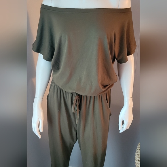 Womans Sz. M Olive Green Jumper One Piece Athletic Pockets Pull Tight Waist - Picture 9 of 9